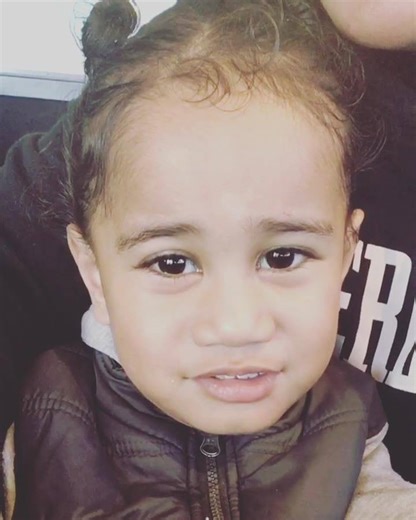 Tongan boy #LearningNiuean Fakalofa lahi atu (Hello) Malolo nakai a koe? (How are you?) Koe kia (Goodbye) Happy Niue Language Week! 💛💙💛 | 531