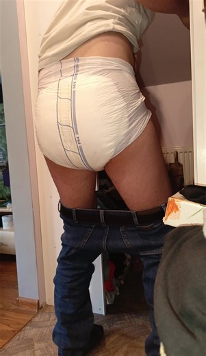 Diaper messing under tight jeans