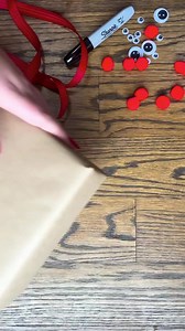Save this fun and affordable gift-wrapping idea for Christmas! 🦌🎁✨❤️ | Sharpie