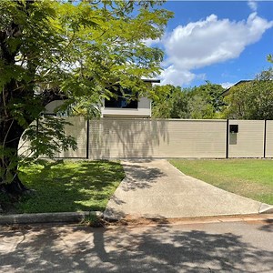 [Hot Item] Wholesale White Powder Coating Aluminum Slat Fence Security Fence for Garden