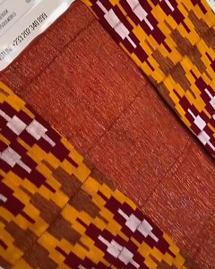 A classic design for the rustic theme lady One set only available for pick up or delivery today on our hotline 0202340899! Details; Four yards pattern with two yards matching plain kente. Price: (GHC 1,500.00) #kente #kentestyles #gobakente #engaged #ghanakente #traditionalwedding #ghana #ghanafashion #ghanabride #kentebride | GOBA KENTE