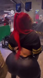 Big booty twerking 🍑