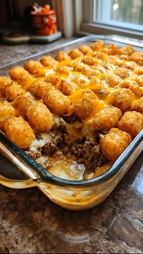 Cozy up with a bowl of this delicious Hearty Tater Tot Casserole with Ground Beef! Perfect for chilly nights, it's simple, filling, and full of flavor! Hearty Tater Tot Casserole with Ground Beef (Homemade) Ingredients: 1 lb ground beef 1 small yellow onion, finely chopped 2 cloves garlic, minced 1 can (10.5 oz) condensed cream of mushroom soup ½ cup sour cream 1 cup shredded cheddar cheese ½ tsp salt ¼ tsp black pepper ¼ tsp smoked paprika (optional) 1 package (32 oz) frozen tater tots 2 tbsp o