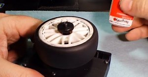 Helix Designs 1/10ツーリングカータイヤ用「Perfect Edge Tire Gluer」紹介映像