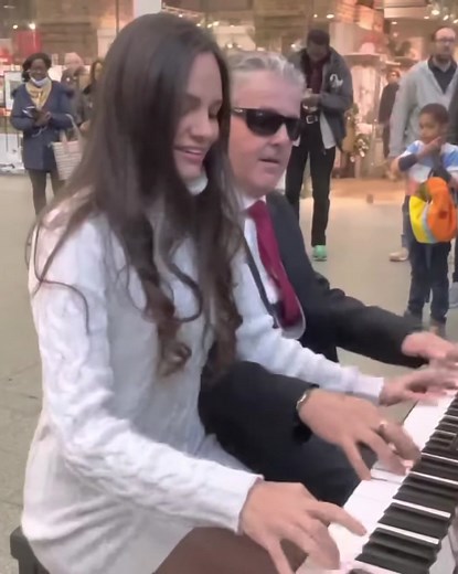 Incredible Boogie Woogie Performance at Train Station by Ladyva | 12 Million Views