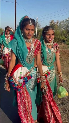 भगोरिया में सुन्दर आदिवासी लड़कियाँ 😍