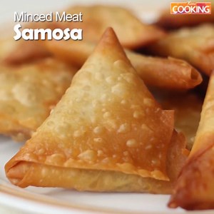 Minced Meat Samosa FULL RECIPE: https://goo.gl/Qxzbdz Buy ready-made samosa patti: https://goo.gl/TA8xxj Watch more: http://21frames.in/homecooking Subscribe Youtube: youtube.com/user/VentunoHomeCooking Follow us on Instagram: instagram.com/homecookingshow #MincedMeatSamosa #samosa #deepfry #homecooking #iftar #tasty #food #samosawrap | Home cooking
