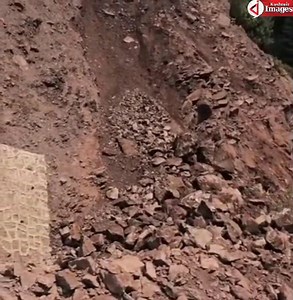 2.9K views · 17 reactions | Landslide hits Srinagar-Muzaffarabad highway near NS Bridge in Uri, blocking the road and disrupting traffic movement. Report By Reyaz Rashid #Uri #SrinagarMuzaffarabadHighway #Landslide #TrafficUpdate #JammuAndKashmir #RoadBlocked #NSBridge #WeatherAlert #kashmirImages | Kashmir Images | Facebook