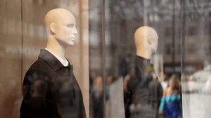 Schaufensterpuppen in der Oxford Street kaufen.: Stockvideos & Filmmaterial (100 % lizenzfrei) 1109710033 | Shutterstock