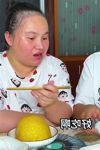 I popped out from under the table like a certified snack ninja 🥷🍱 #StealthSnack #FoodMove #Boomnow #Toptrending #吃货 | HuiJing Eating