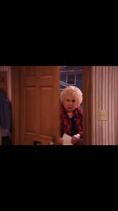 Everybody Loves Raymond. Robert ruins the wedding invitations by asking Raymond for help. Angry women convey their opinions. #everybodylovesraymond #comedy #tv | Dave Nelson