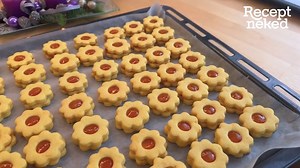 12K views · 294 reactions | A legpuhább linzer karikára vadászol? Megtaláltad! A receptjét megtalálod az első kommentben! | Receptneked | Facebook