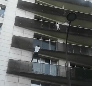 “Le Spiderman” will be made a French citizen after heroically rescuing a dangling child