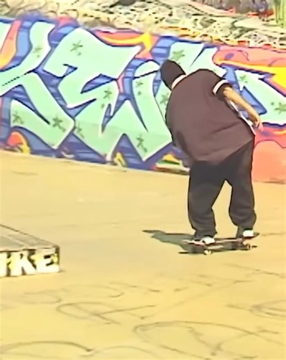 éS Skateboarding on Reels