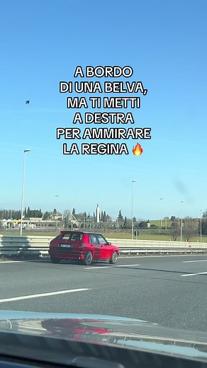 Rispetto e Ammirazione: La Regina sulla Strada