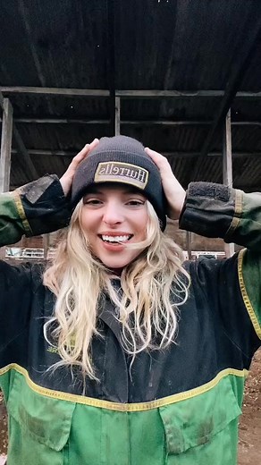 When they don’t see your blonde hair and mistake you for a young polish boy#farminglife #countrylife #dairyfarming #reelsfb #reels #farminglife #combine #funny #tractor #farmgirl #harvest #agriculture #farm #farming #gardening #nature #organic #farmlife #homegrown #growyourown #farmer #johndeere #vegetablegarden #agro #claas #harvesttime #organicgardening #love #newholland #fendt #vegetables | Ella-Burnettxx