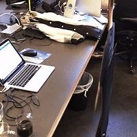 1.2K views | Comme John est sympa, il te file cette astuce pour quitter ton bureau plus tôt et venir à l'ApéroRezo !! Ça se passe jeudi 14 juin à 19h ! Viens faire des rencontres pro tout en buvant l'apéro !  | John Lemon Bar | Facebook