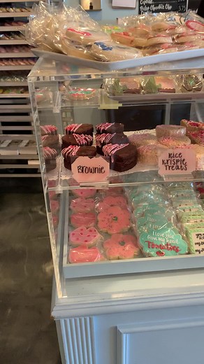 Hayley cakes and cookies on TikTok