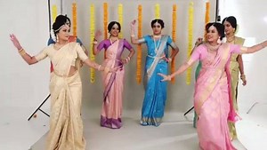 Dancing queens!!!!! 🎉🎉🎉🎉🎉🎉🎉🎉🎉🎉🎉 #repost 📷Tie The Thali with 🤖Repost Bot #Saree #Wedding #TamilWedding #IndianWedding #Kollywood #Bollywood #followforfollow #Jewellery #Kanchipuram #BridalSaree #KooraiSaree #SilkSaree #PattuSaree #repostbot | Bavani Garments Malaysia BGM