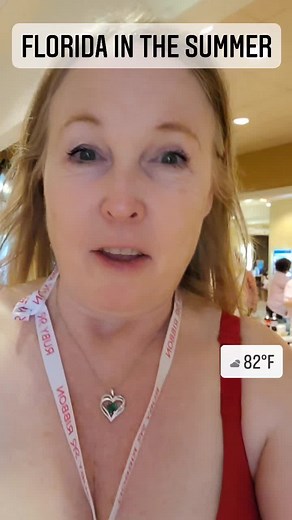 At Runway (Ruby Ribbon) in Orlando and it went from muggy to downpour (like mini hurricane) #thatboobgirl #runway2022 #rockstarsofrr #celebrating #rubyribbonstylist #rubyribbon #kathyboast #nobra #florida #rain | Kathy Boast Tschudy