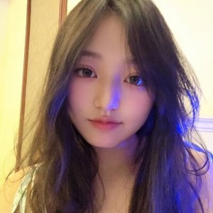 Xiaohe- Nude Profile and Live Sex Chat. Videos, Photos, and Live Sex Chat