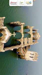 📍ಶೆಟ್ಟಿಹಳ್ಳಿ ರೋಸರಿ ಚರ್ಚ್ ಹೇಮಾವತಿ ನದಿ ಹಿನ್ನೀರಿನಲ್ಲಿರುವ (ಗೊರೂರು ಡ್ಯಾಮ್ ಬ್ಯಾಕ್ ವಾಟರ್) ಶೆಟ್ಟಿಹಳ್ಳಿ ಚರ್ಚ್ ಗೋಥಿಕ್ ವಾಸ್ತುಶಿಲ್ಪದ ಭವ್ಯವಾದ ರಚನೆಯಾಗಿದೆ. ಮಳೆಗಾಲದಲ್ಲಿ ಅರ್ಧ ಮುಳುಗಿದ ಕಾರಣ ಇದನ್ನು ಮುಳುಗಿರುವ ಚರ್ಚ್ ಅಥವಾ ತೇಲುವ ಚರ್ಚ್ ಎಂದೂ ಕರೆಯುತ್ತಾರೆ. ಮಳೆಗಾಲದಲ್ಲಿ ಚರ್ಚ್‌ನ ನೀರೊಳಗಿನ ಕುತೂಹಲಕಾರಿ ನೋಟ ಪ್ರವಾಸಿಗರನ್ನು ಆಕರ್ಷಿಸುತ್ತದೆ. "ಶೆಟ್ಟಿಹಳ್ಳಿ ರೋಸರಿ ಚರ್ಚ್" ಗೆ ಪ್ರವಾಸ ಕೈಗೊಳ್ಳುವುದರೊಂದಿಗೆ ನಿಮ್ಮ ಕ್ರಿಸ್ಮಸ್ ರಜೆ ದಿನಗಳಿಗೆ ಮೆರಗು ನೀಡಿ. 📍Shettyhalli Rosary Church Located in the Goruru Dam backwater on the Hemavathi River, the Shettihal