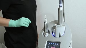 Un professionnel enlève un dispositif électronique : vidéo de stock (100 % libre de droit) 3640065685 | Shutterstock