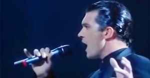 Antonio Banderas Sings From "Phantom Of The Opera", Gives Everyone Goosebumps