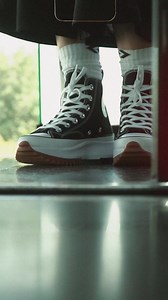 Amor extra en la suela con las Run Star Hike y sus plataformas dentadas que le darán más audacia a cualquier outfit que te pongas. | CONVERSE | Facebook