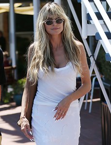 At 48, Heidi Klum Looks So Sculpted While Sunbathing Nude In New Instagram Photo