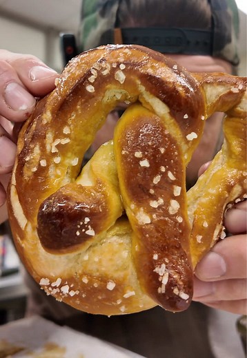 Homemade Soft Pretzels Recipe — Easy, Chewy & Golden