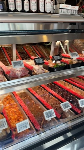 🍴☕ Dine in Kerrisdale this Holiday Season! Whether you’re stocking up on fresh ingredients for a holiday feast, dining out with loved ones, or grabbing a cozy coffee break, Kerrisdale Village has everything you need to make this season extra special: 🍳Jess Café – delightful brunch menus and drinks, with signature Croffles served in an elegant dining room. 🥩 Market Meats – Turkeys, Wagyu beef, bacon-wrapped stuffed chicken, lobster – just a few ideas to prepare a show-stopping holiday meal. 🍽