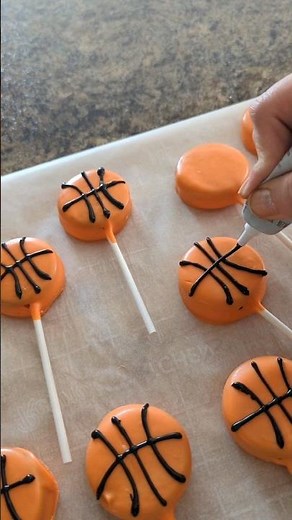 Oreo Basketball Pops🏀 #shorts #cookies #marchmadness #basketball #recipe #diy #subscribe