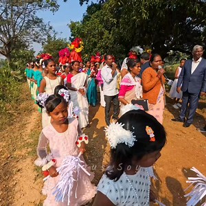 2.8K views · 129 reactions | Pastor ordination/procession ki teyari me bhajan/jambahal parish sw diocese #sadrisong #sadrichristiansong #purohitabhisek #priestordination #purohit | Tintus Soy | Facebook