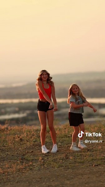 Shes literally my favorite person.🩷 #neighbors #zara #zarajeanshorts #zaraclothes #fyp #foryou #ryaneroy #preppy #viral