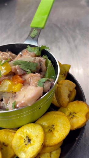 🥗🦑 Octopus Garlic Salad served with crispy fried plantain strips – a true island bite full of flavor!Fresh, tender octopus tossed in garlic goodness, paired with the crunch and sweetness of perfectly fried plantains.📍 Come taste the Caribbean at Antojitos Restaurant – where every plate is made with love. | Antojitos Navideños Restaurant