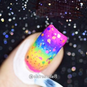 How hot is it where you are? 😅🌞🔥 Tell me your best tips to keep cool! 🙏🏼 I tried a pack of frozen peas down my top (my brother' v. helpful suggestion 😏 ) but it hasn't really worked.....I think I may have given myself frostbite! 😳Ouch!! 😬🙈😂 . 🌴 Gradient: @chinaglazeofficial Purple Panic, Orange Knockout, Daisy Knows My Name,Treble Maker, DJ Blue My Mind and Summer Reign . 🌴 Glitter Topper: China Glaze Nail Lacquer Point Me To The Party . 🌴 Stamping Plate: UberChic Beauty Vacation Mo