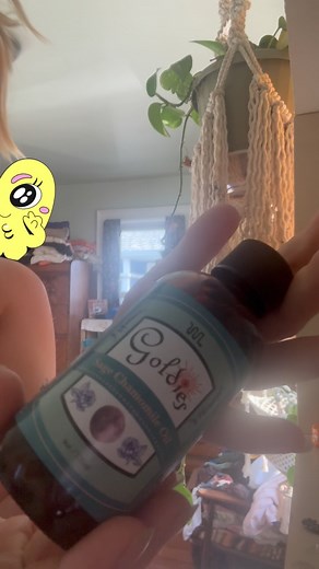 I have a pinched nerve in my neck that tends to get really stiff up and down my spine when I sleep. 😴 Sometimes it makes it hard to get up in the morning, but I open up my curtains and let the sun pour in the room where I stretch, and I grab my ~🌱Sage Chamomile body oil ~ and give myself a nice moisturizing massage head to toe and this always gets me ready to start my day. Bonus, it protects my skin and my nerves from the elements and gives it a golden glow ☀️ #comfreyroot #stjohnswort #rose #
