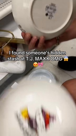 If you’re from Texas, you know how hard it is to find hello kitty.. 😭😍 ##hellokitty##tjmaxx##marshalls##halloween##shopwithme##hellokittyhunting##haul #stash | Agustusandamy