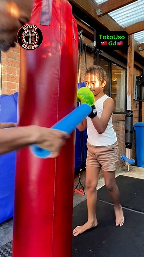 Blocking #blocking #kicks #knees #boxing #fyp #viral #kickboxing #thaiboxing #mma #ufc #wingchun #jkd #TokoUso #tokouso🇹🇴🇼🇸 | BoxingGrandpa