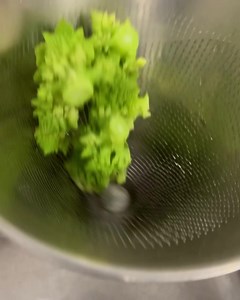 115 reactions | Be the Chef with Radisson ! #Episode2 Nous continuons l’experience Radisson ,cette fois-ci c’est notre talentueux Chef Toavina qui s’invite dans vos cuisines ce week-end.  Pour ce week-end nous allons préparer ensemble un Filet de zébu gratiné et une poêlée de choux Romanesco aux noix de cajou. Excellent week-end et Bon appétit! #radissonhotels #radisson #radisson | Radisson Serviced Apartments Antananarivo City Center | Facebook