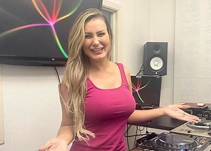 Andressa Urach volta a frequentar igreja após decepção com a Universal | A TARDE