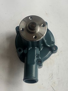[Hot Item] Kubota Cooling System 1K576-73032 Water Pump