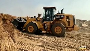¡Otro de nuestros favoritos! Un cargador frontal CAT 950L con una potencia neta de 185 kW. Operado por uno de nuestros grandes héroes...¡un minero! 🥇🥇🎖🏅🌟👑👍🏼 | Outletminero