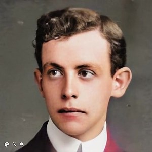 28 reactions | Assistant Telegraphist Harold Bride survived, but but...