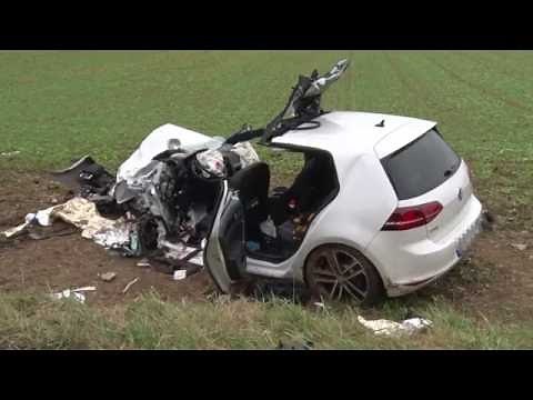 Unfall auf B254: Auto und Lkw kollidierten - Mann lebensgefährlich verletzt