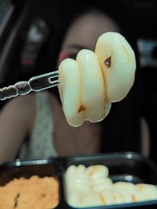 Mukbang bánh nếp thủ công hương hoa quế