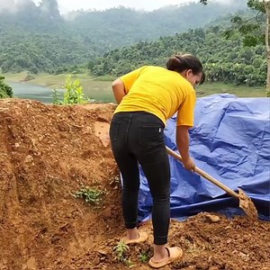 Taking care of chicks,building ponds,repairing water building off grid farmsTrieu Thi Hoa Ep | Ellie