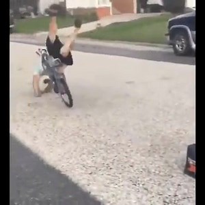 132K views · 537 reactions | Každá nebezpečná challenge (v úvodu videa) kolující po FB nás vždycky zaručeně pobaví Pamatujte že takovéto výzvy je nejlepší sledovat z tepla svého domova a pohodlí gauče jako pozorovatel, nikdy né učinkující | Fušeřina Všeho Druhu | Facebook