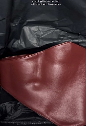 The creation of the @hristakiev.official asymmetric belt with abs muscles involves an artisanal technique that moulds leather into a specific shape - in this case abdominal muscles. #fashionbrand #fashiondesigner #menswear #avantgarde #leatherbelt